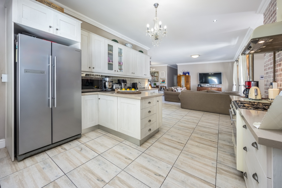 5 Bedroom Property for Sale in Graanendal Western Cape